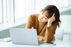 年収が上がらない経理の共通点とは？今すぐ見直すべきキャリアパスと「稼げる経理」への転換術